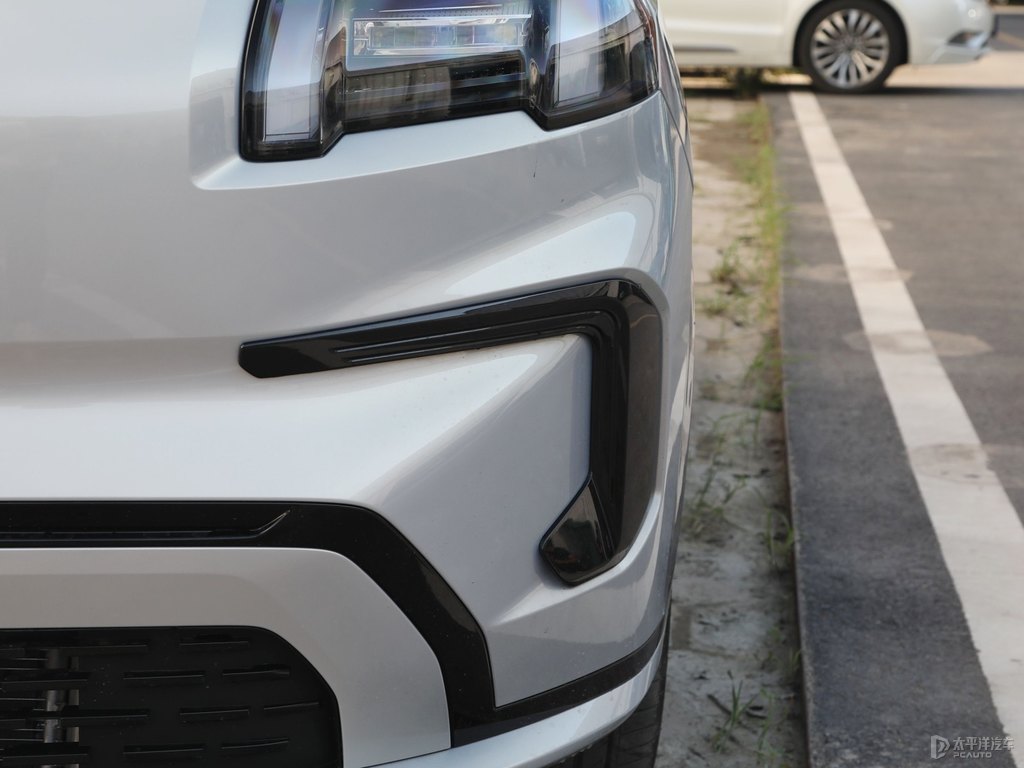 全息銀AION V車頭外觀圖片