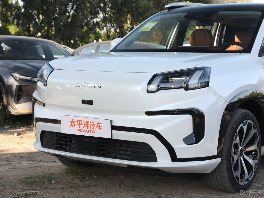 極地白AION V車頭外觀圖片