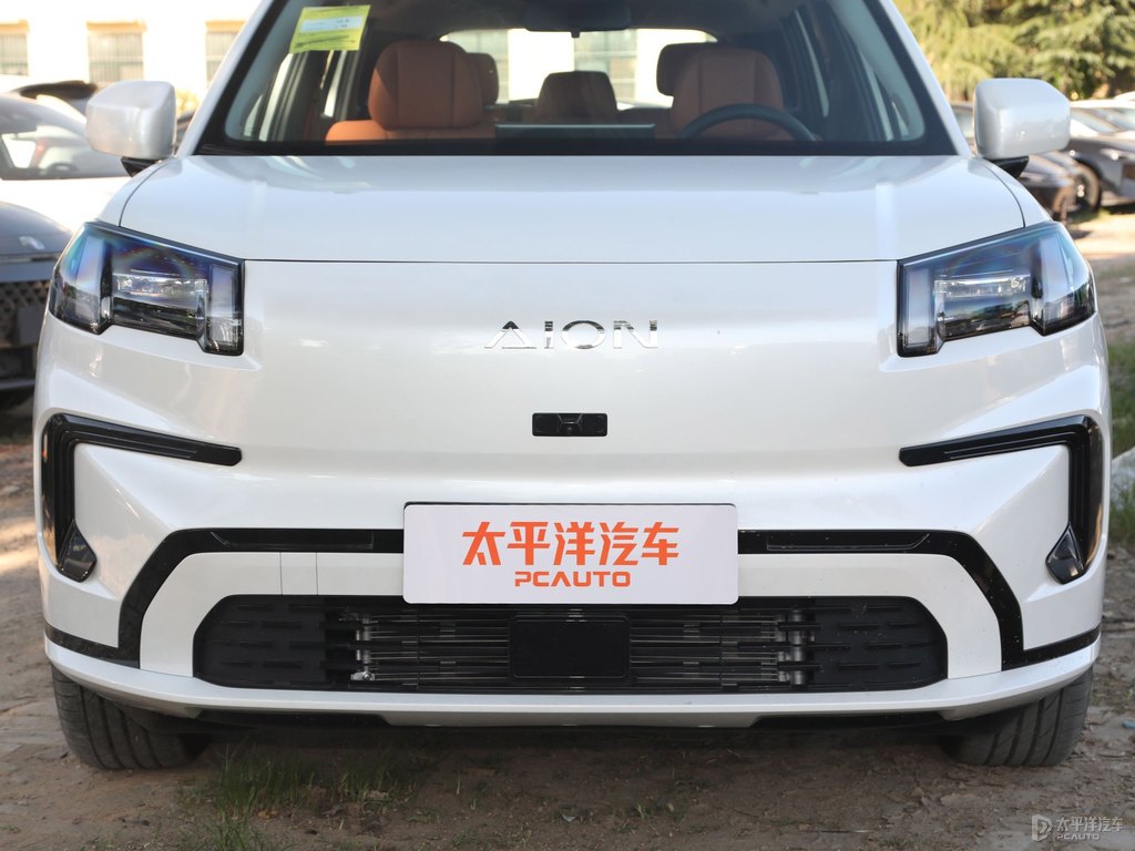 極地白AION V車頭外觀圖片