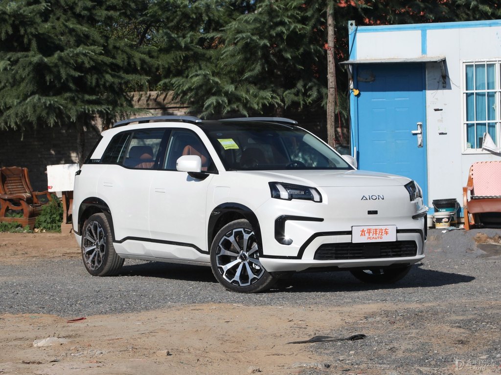 極地白AION V整車外觀外觀圖片