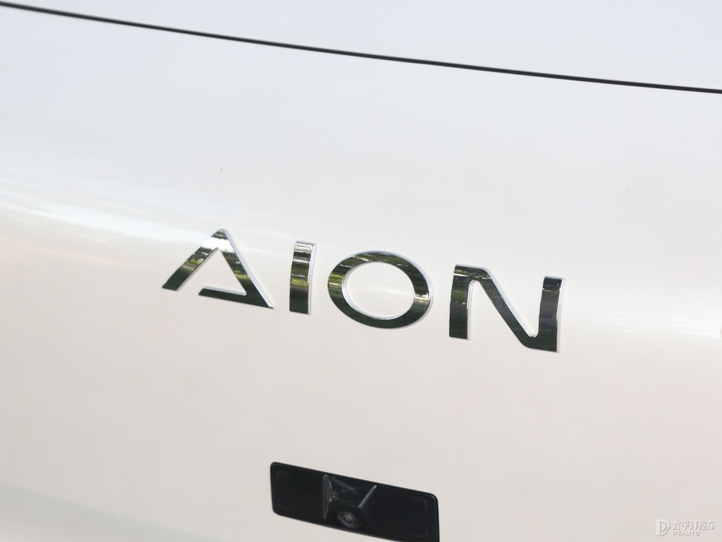 極地白AION V車頭外觀圖片