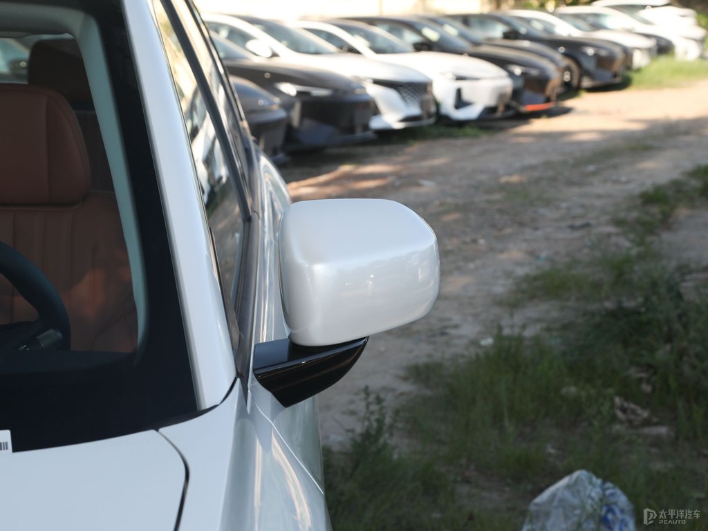 極地白AION V車身外觀圖片