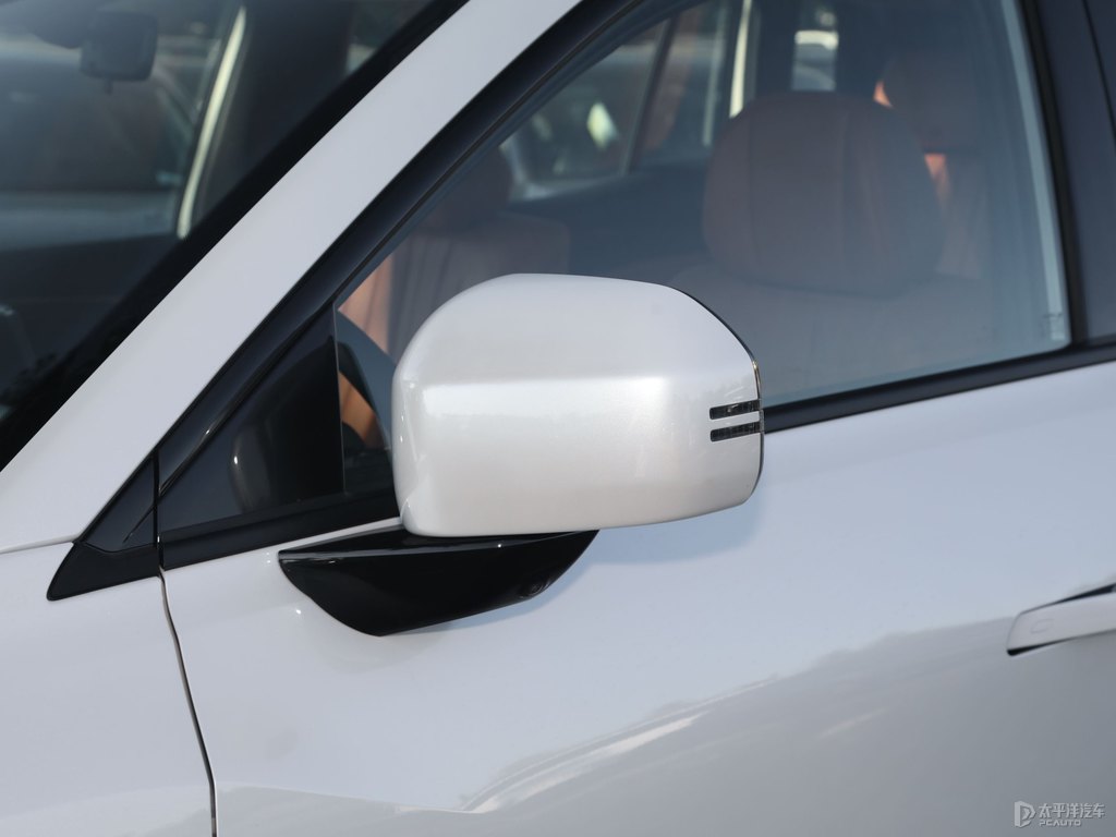 極地白AION V車身外觀圖片