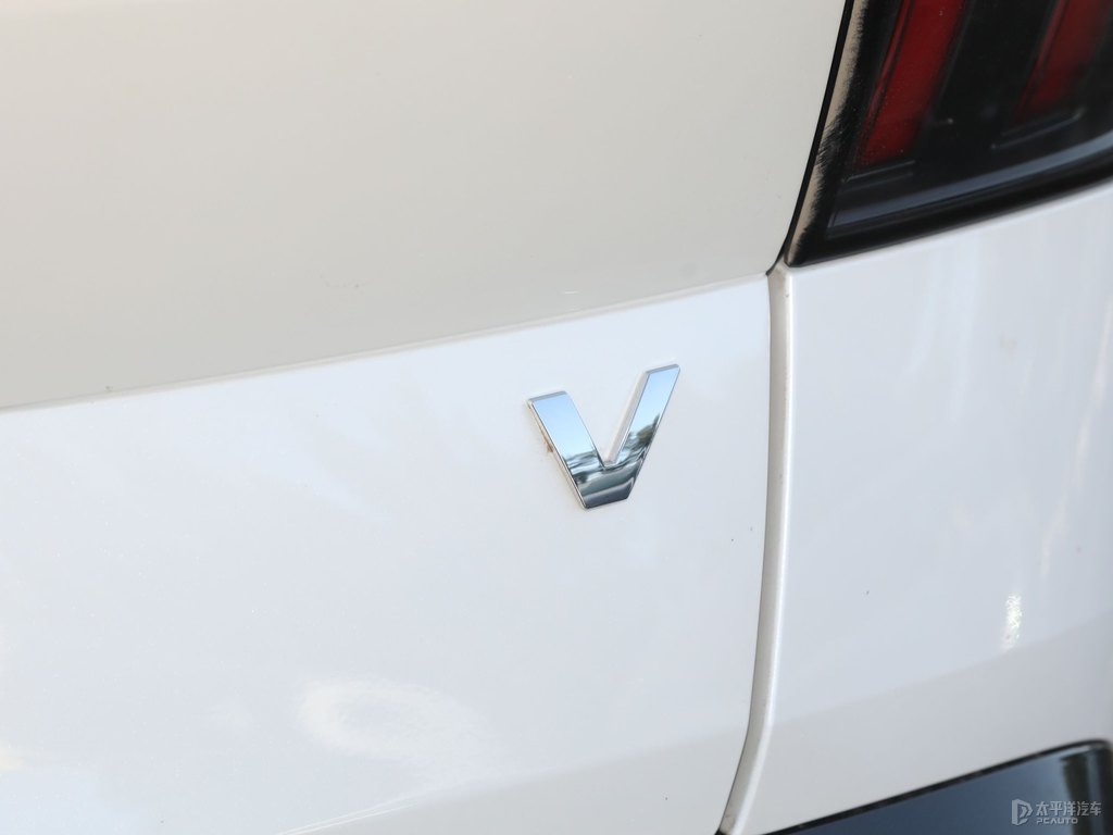 極地白AION V車尾外觀圖片