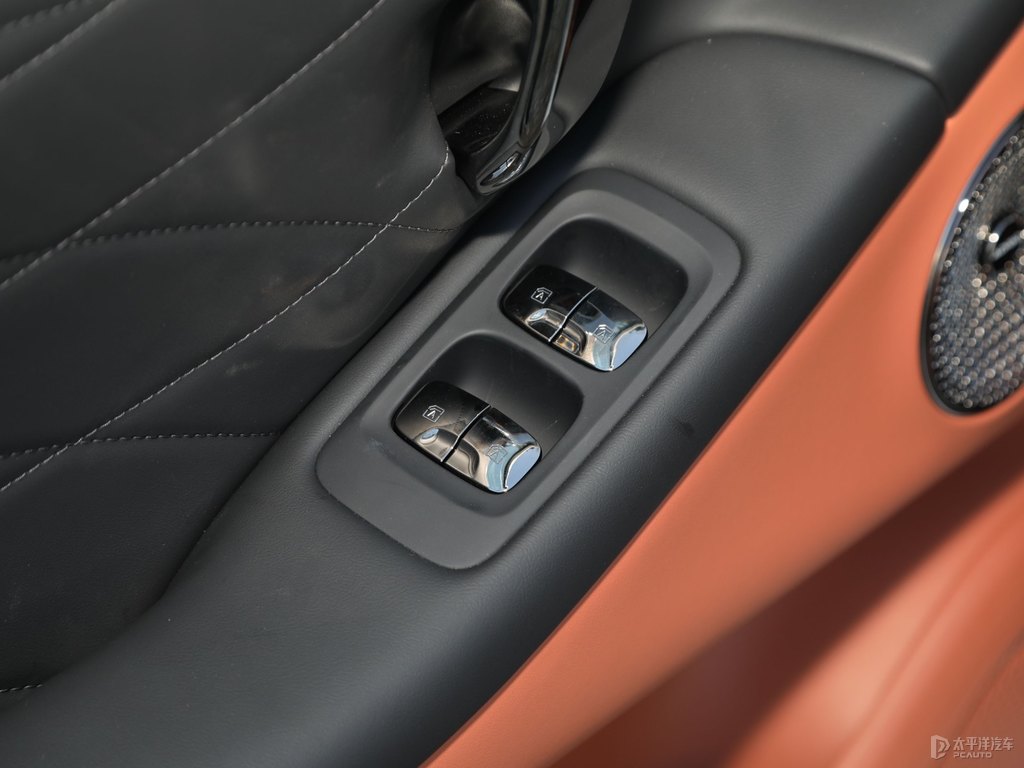 極地白AION V車廂內飾圖片