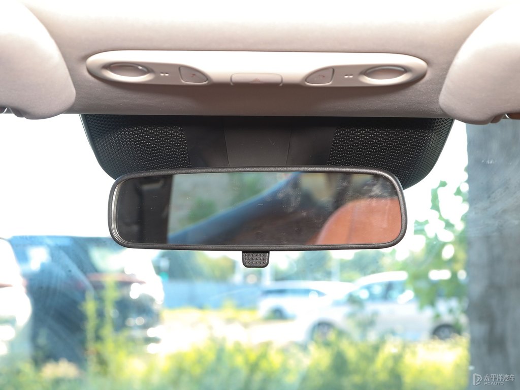 極地白AION V車廂內(nèi)飾圖片
