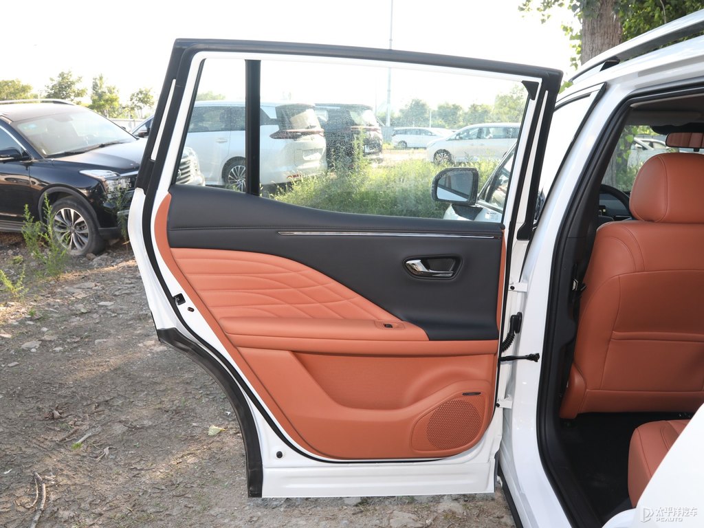 極地白AION V車廂內(nèi)飾圖片