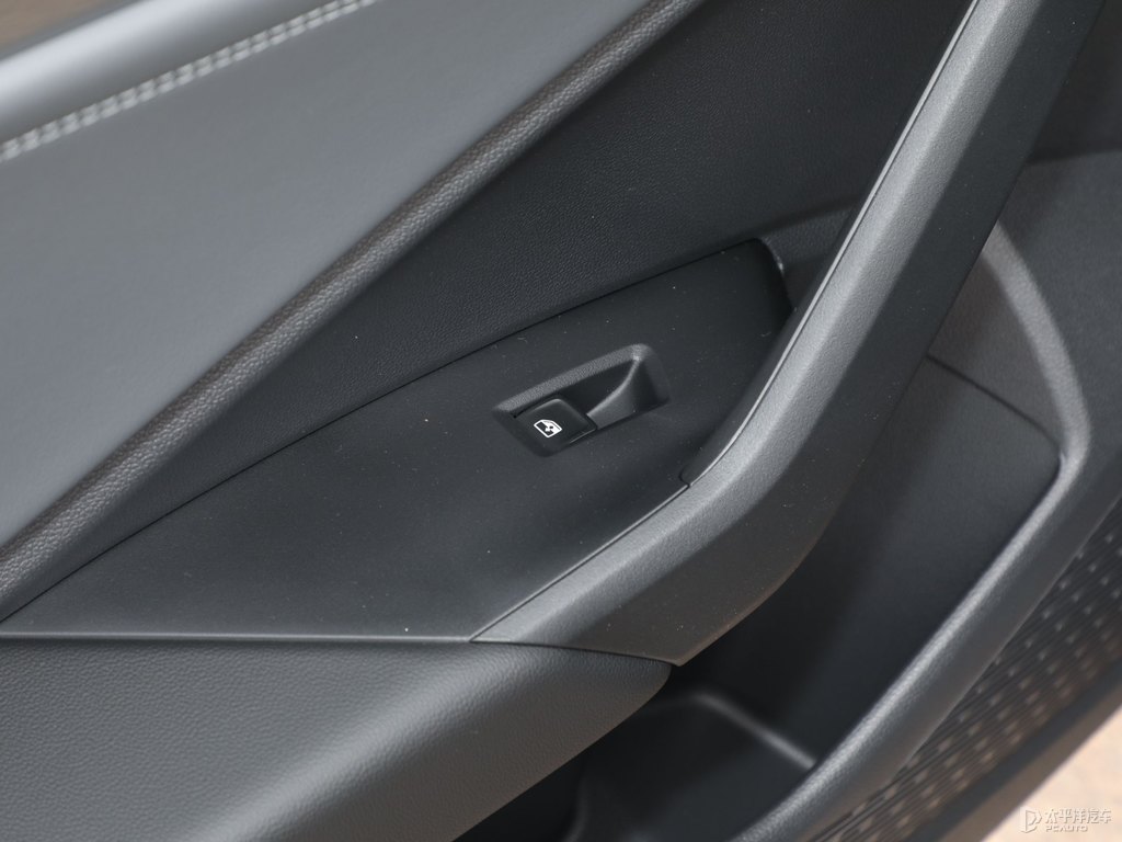 錳石黑速騰車廂內飾圖片