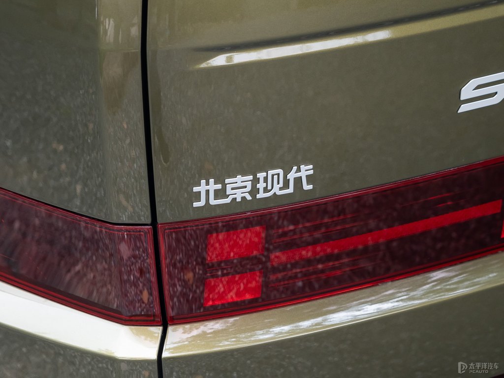 叢林綠勝達車尾外觀圖片