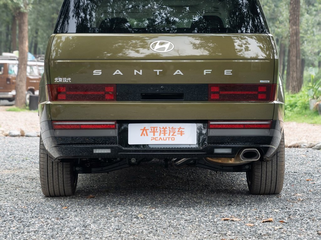 叢林綠勝達(dá)車尾外觀圖片