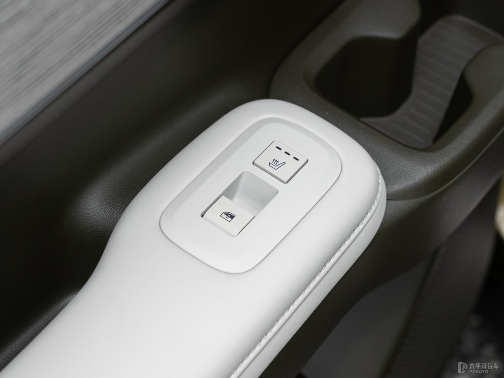 叢林綠勝達(dá)車(chē)廂內(nèi)飾圖片