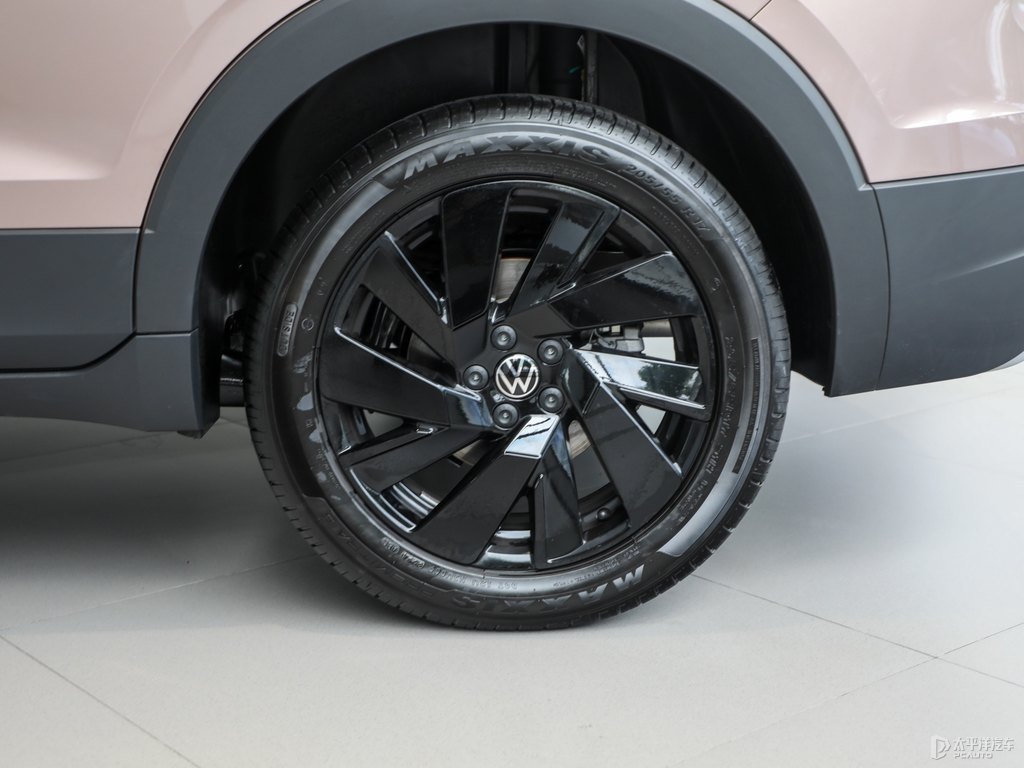朝氣粉途岳車身外觀圖片