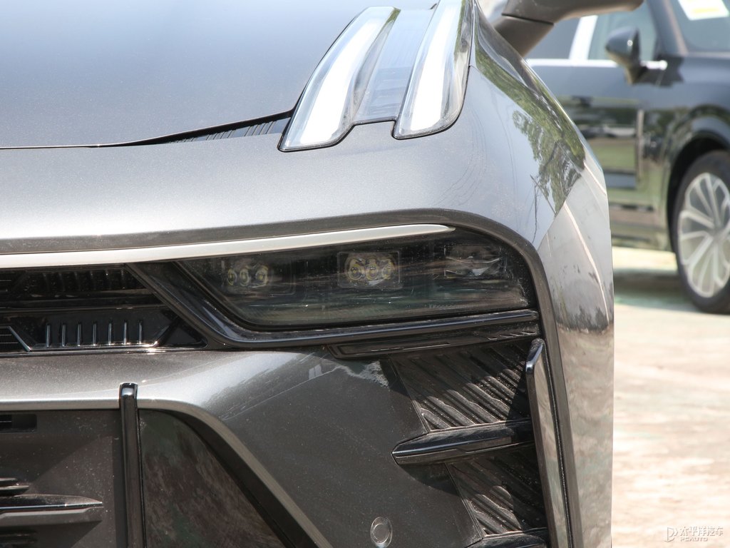 灰領(lǐng)克03車頭外觀圖片