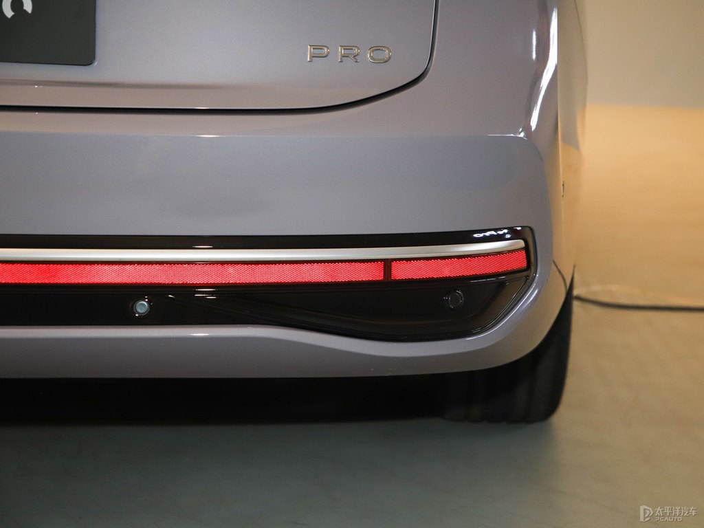 比特灰帕薩特車尾外觀圖片