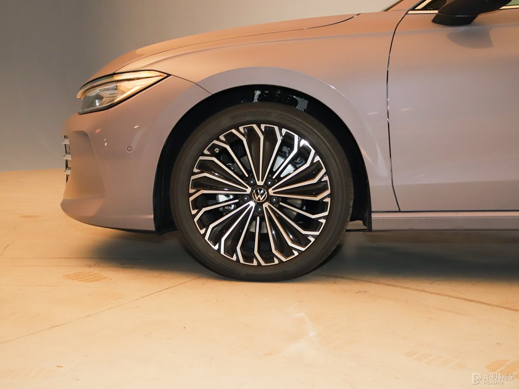 比特灰帕薩特車(chē)身外觀(guān)圖片