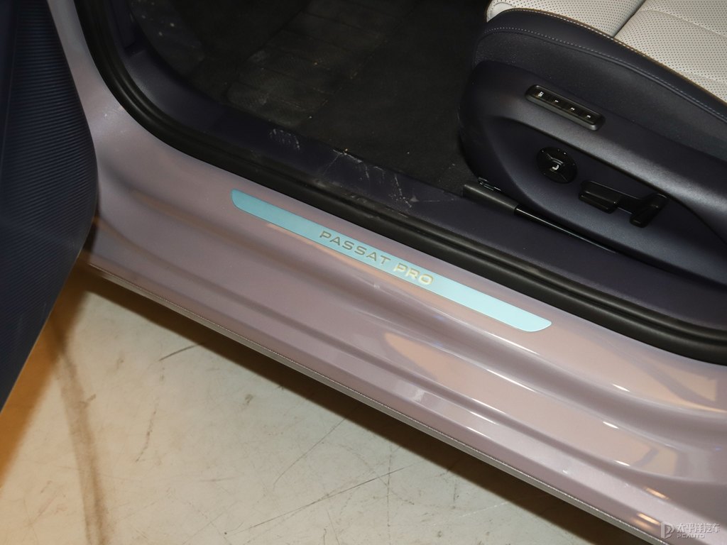 比特灰帕薩特車廂內(nèi)飾圖片