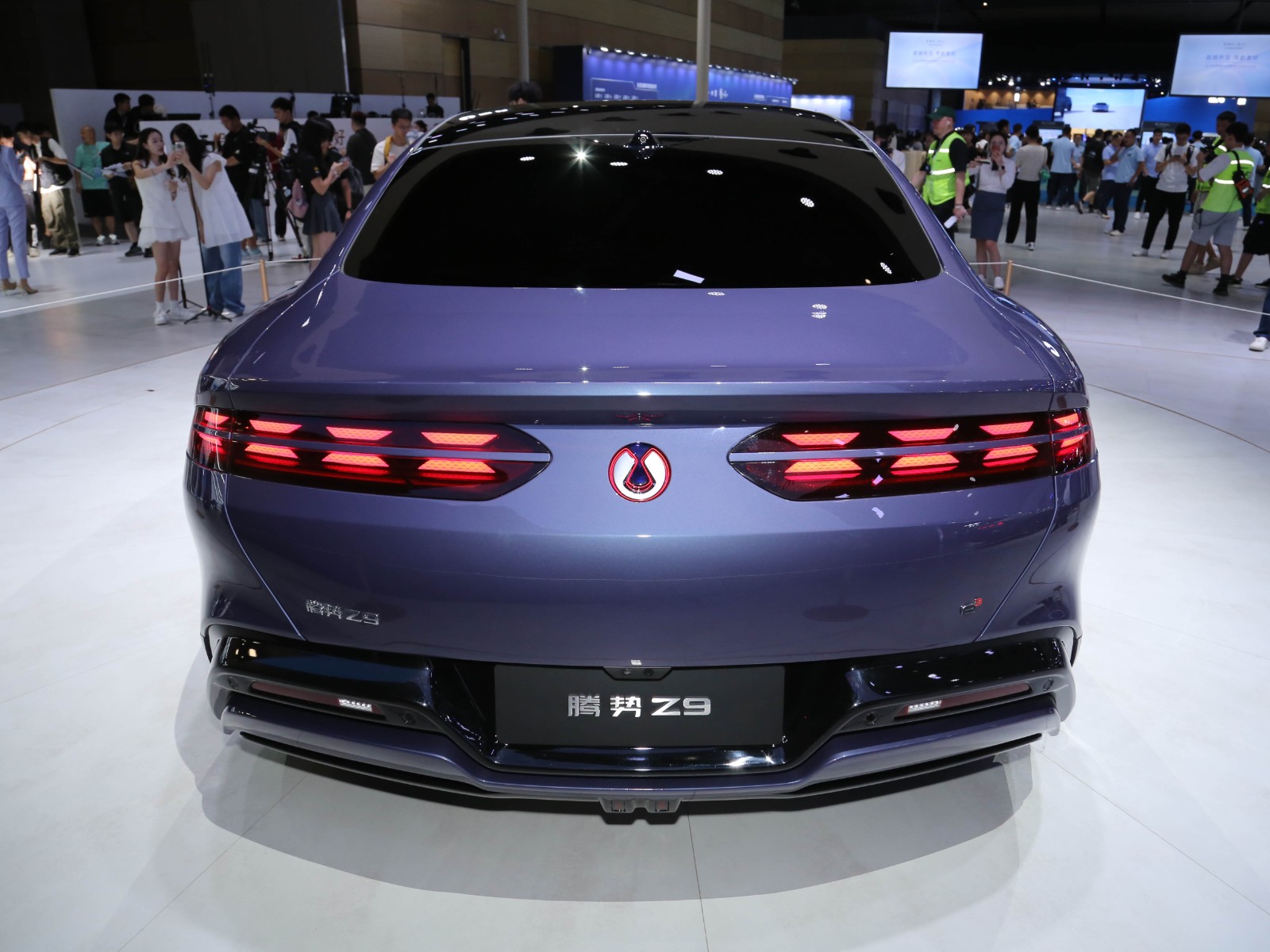 騰勢(shì)Z9車展高清大圖