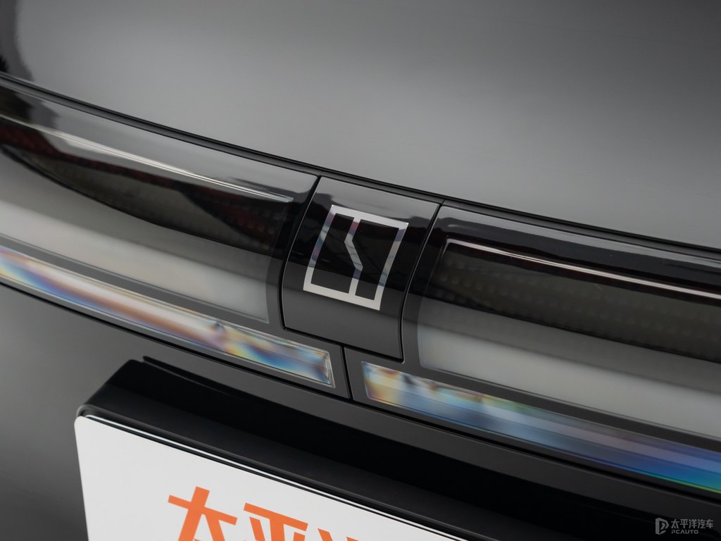 極夜黑極氪7X車頭外觀圖片