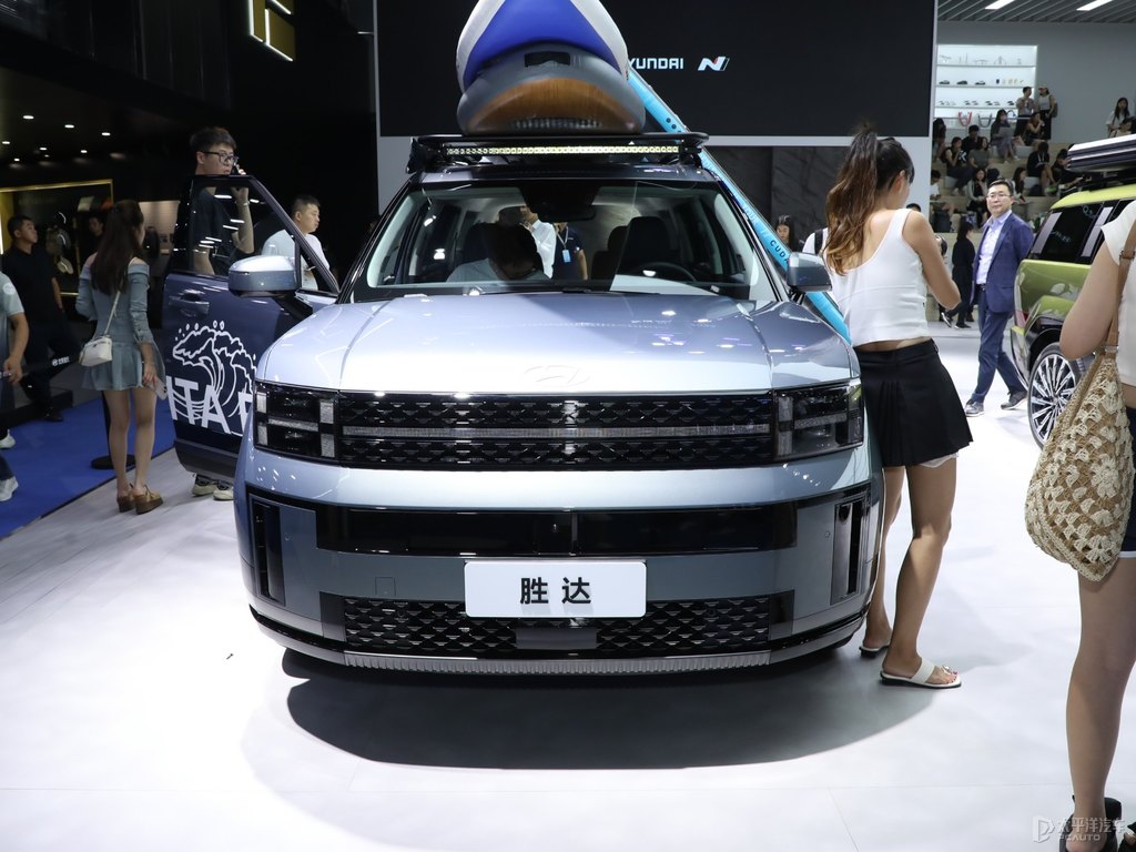 深湖藍勝達整車外觀外觀圖片