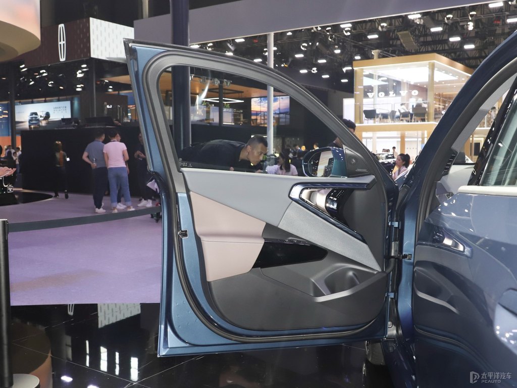極速藍(lán)寶馬X3車(chē)廂內(nèi)飾圖片