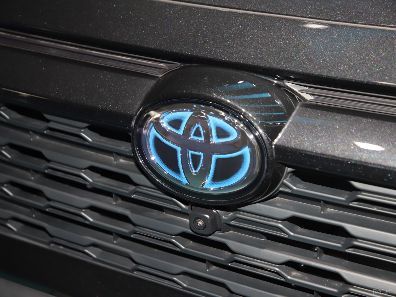 RAV4榮放雙擎E+外觀高清大圖