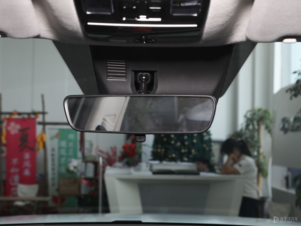 晨露白勝達(dá)車廂內(nèi)飾圖片