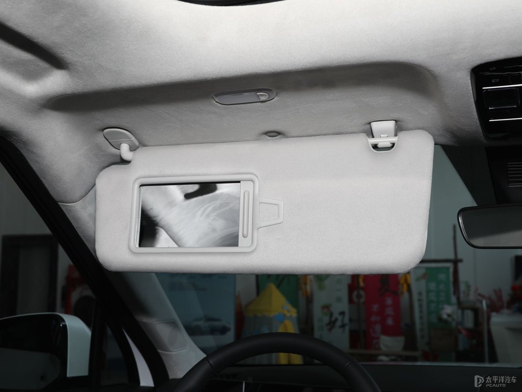 晨露白勝達(dá)車廂內(nèi)飾圖片