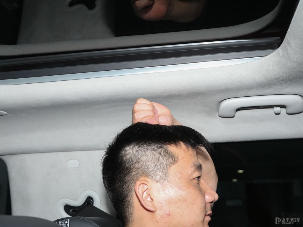 晨露白勝達駕乘空間空間圖片