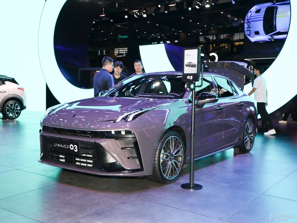 紫領(lǐng)克03整車(chē)外觀(guān)外觀(guān)圖片