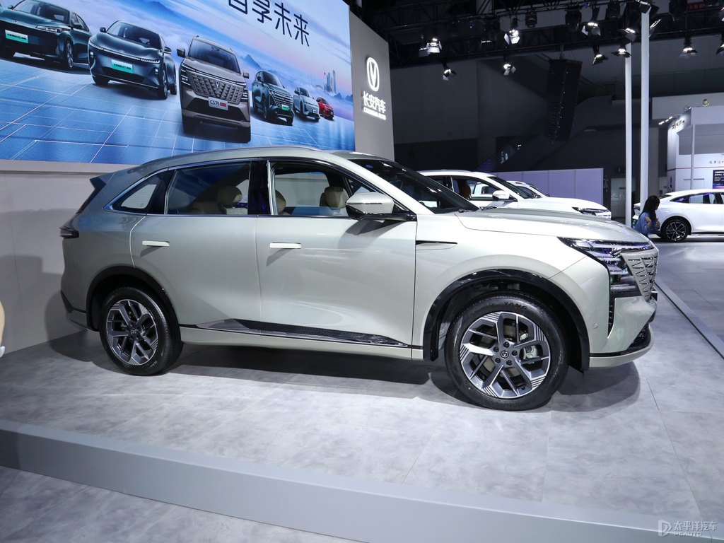 星云輝長安CS75 PLUS整車外觀外觀圖片