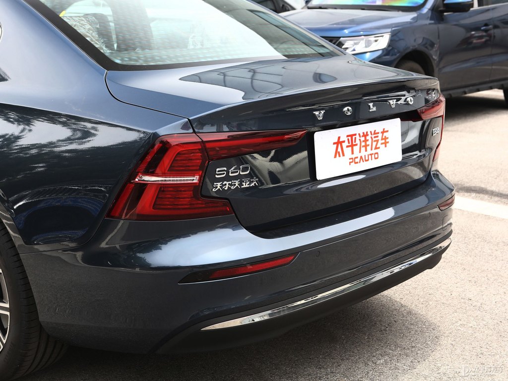 牛仔藍(lán)沃爾沃S60車尾外觀圖片