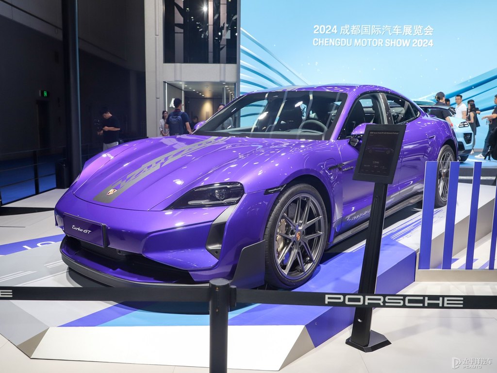 天空紫Taycan整車外觀外觀圖片