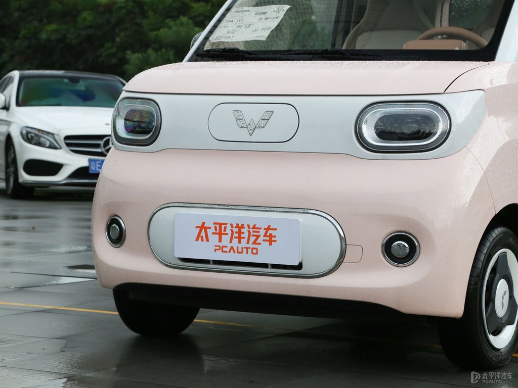 白桃粉宏光MINIEV車頭外觀圖片
