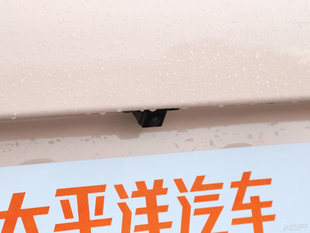 白桃粉宏光MINIEV車尾外觀圖片