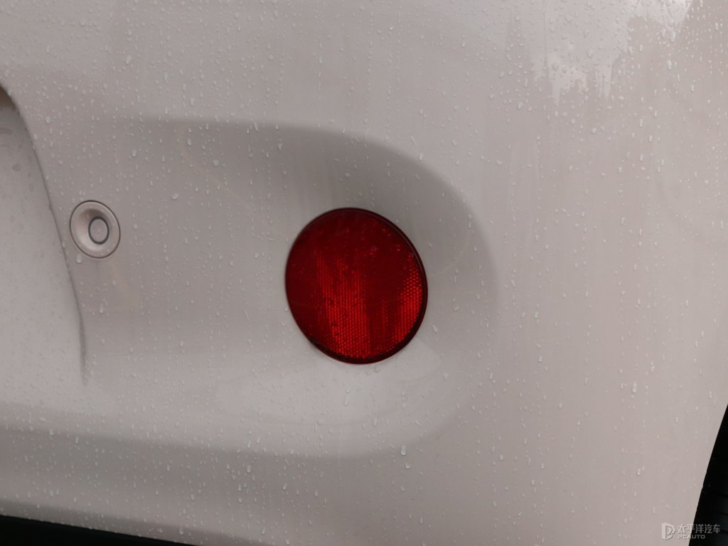 白桃粉宏光MINIEV車尾外觀圖片