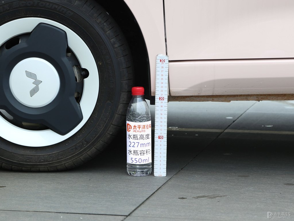 白桃粉宏光MINIEV車身外觀圖片