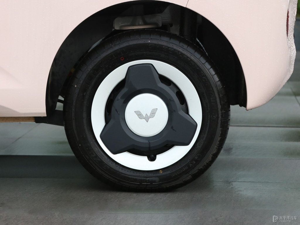 白桃粉宏光MINIEV車身外觀圖片