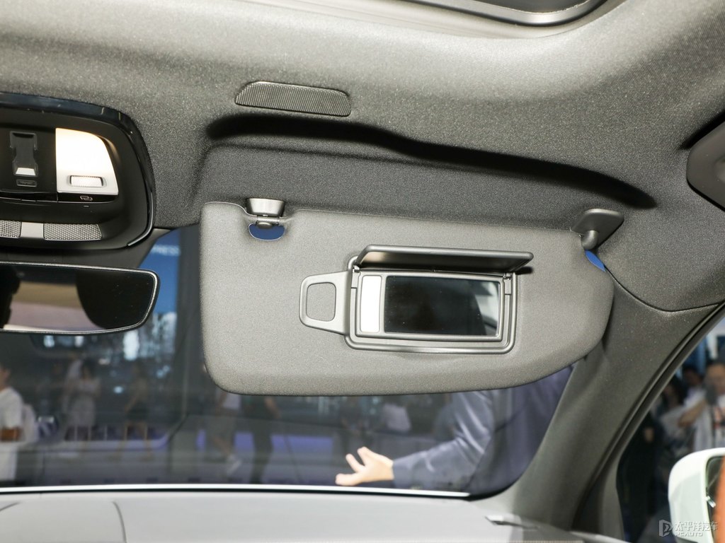 水晶白沃爾沃XC60新能源車廂內飾圖片