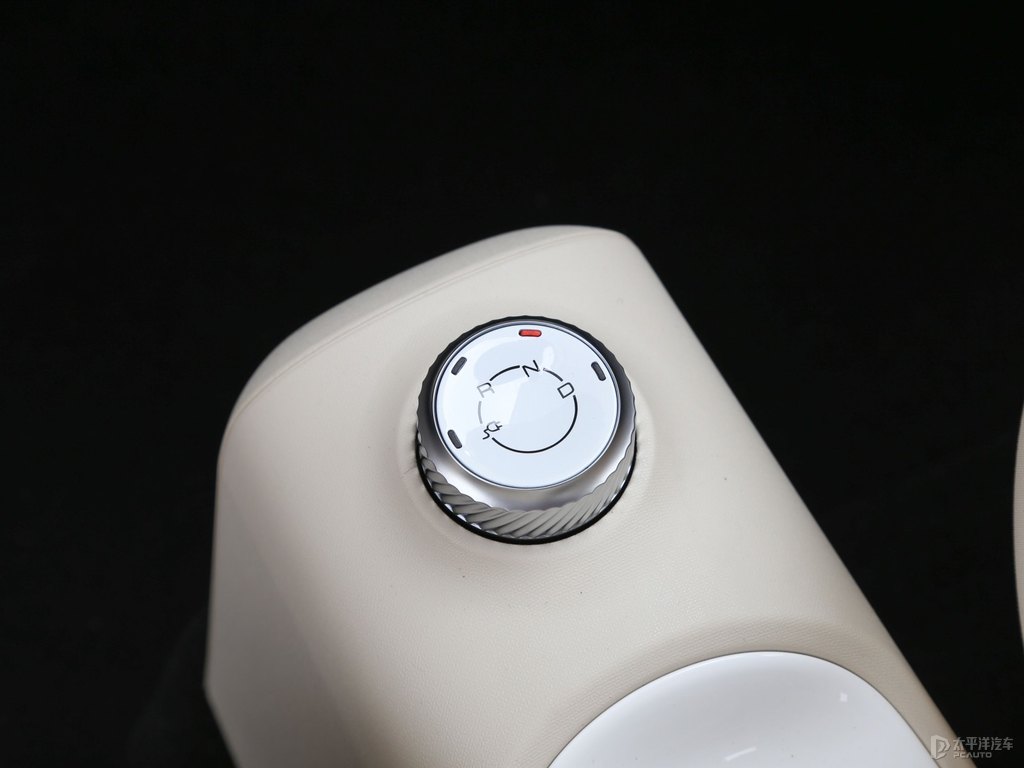白桃粉宏光MINIEV中控內(nèi)飾圖片