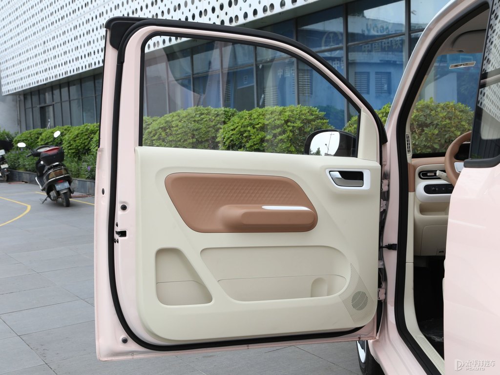 白桃粉宏光MINIEV車(chē)廂內(nèi)飾圖片