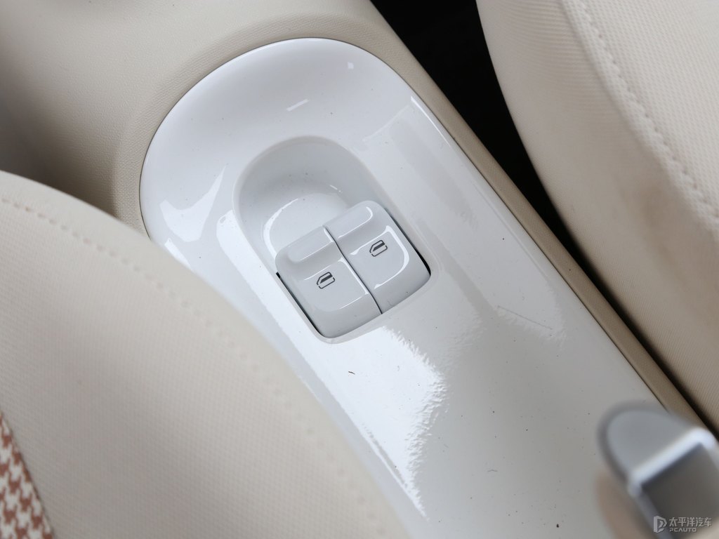 白桃粉宏光MINIEV車廂內(nèi)飾圖片