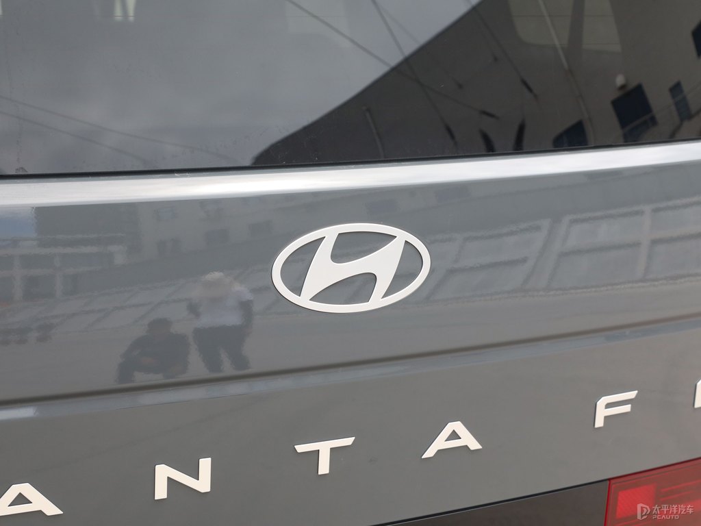 山影灰勝達(dá)車尾外觀圖片