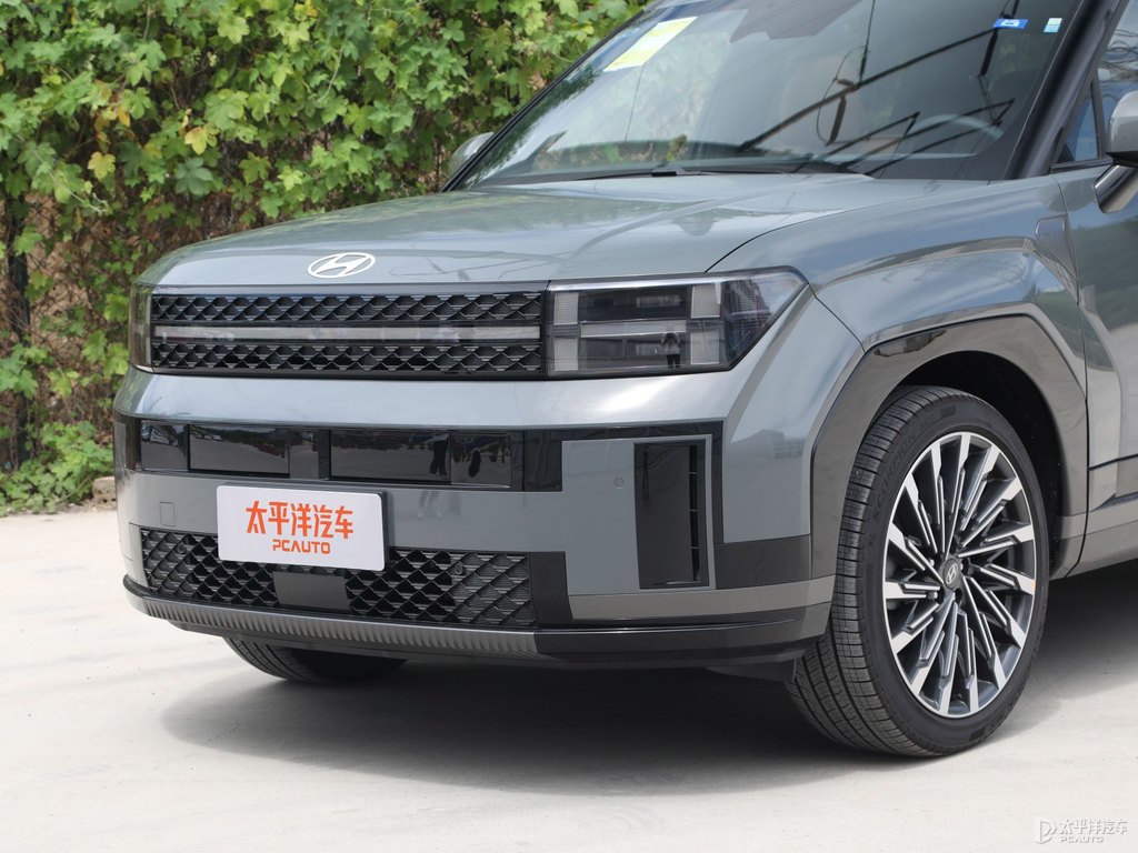 山影灰勝達(dá)車頭外觀圖片
