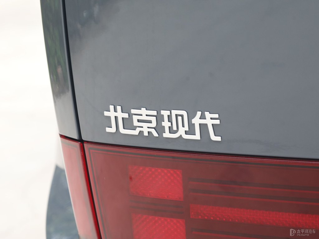 山影灰勝達車尾外觀圖片