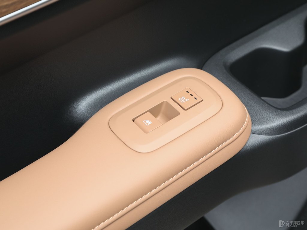 山影灰勝達車廂內(nèi)飾圖片