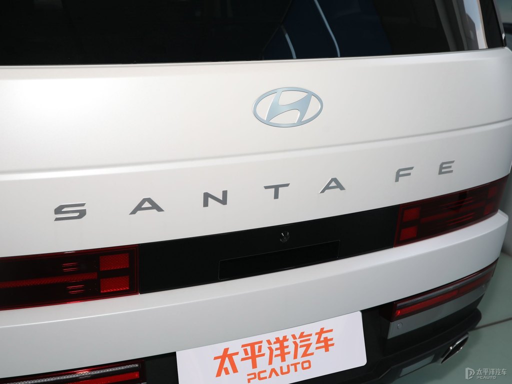晨露白勝達(dá)車尾外觀圖片