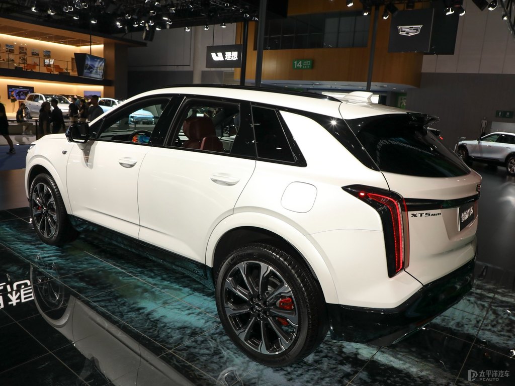 阿拉斯加白凱迪拉克XT5整車外觀外觀圖片