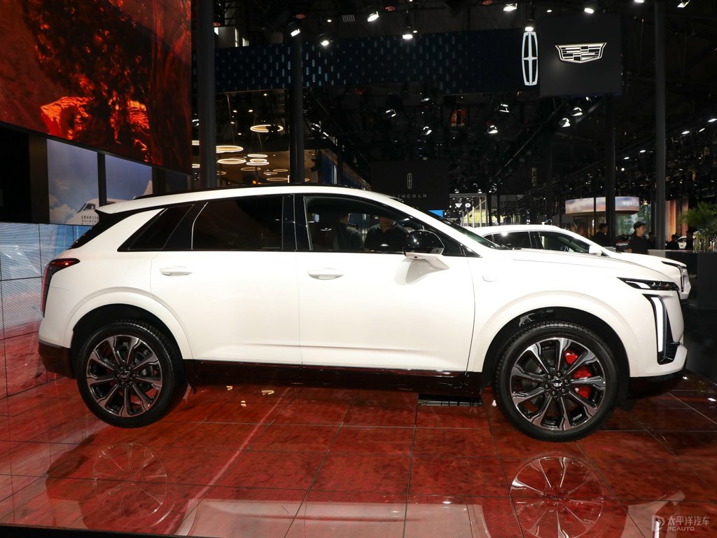阿拉斯加白凱迪拉克XT5整車外觀外觀圖片