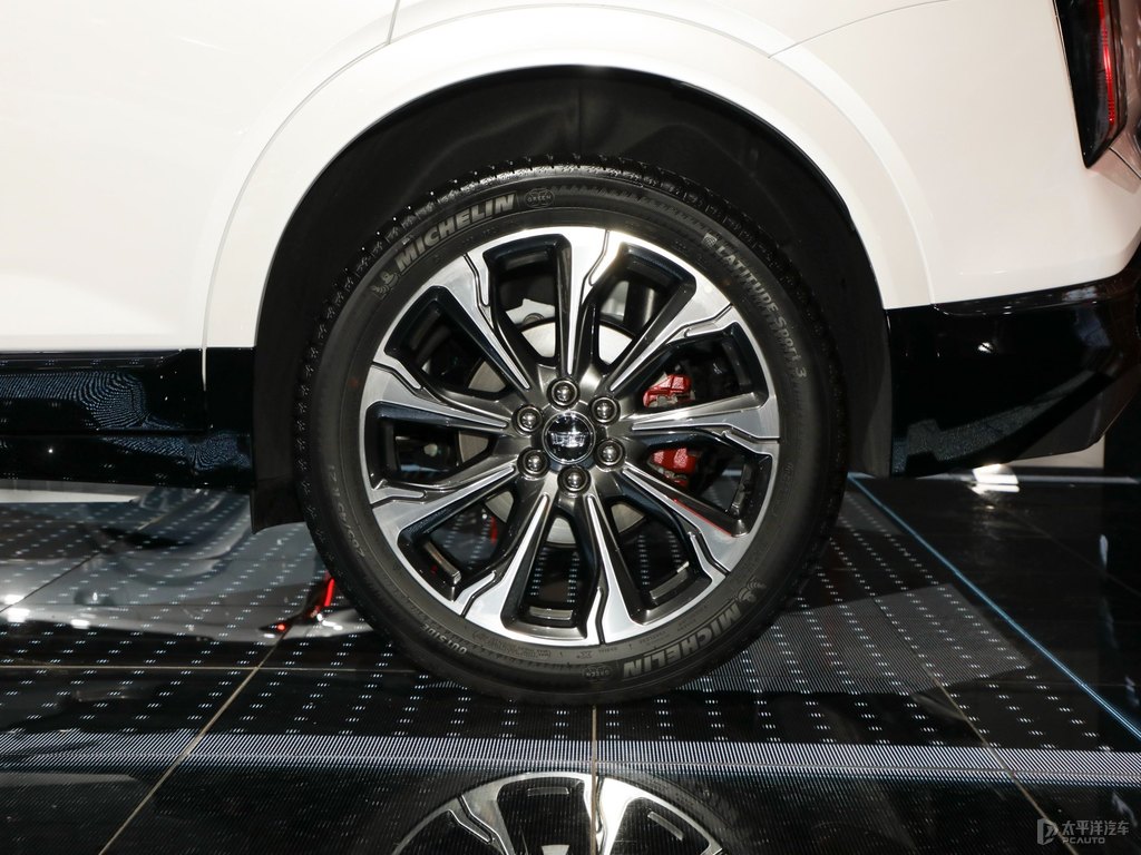 阿拉斯加白凱迪拉克XT5車身外觀圖片