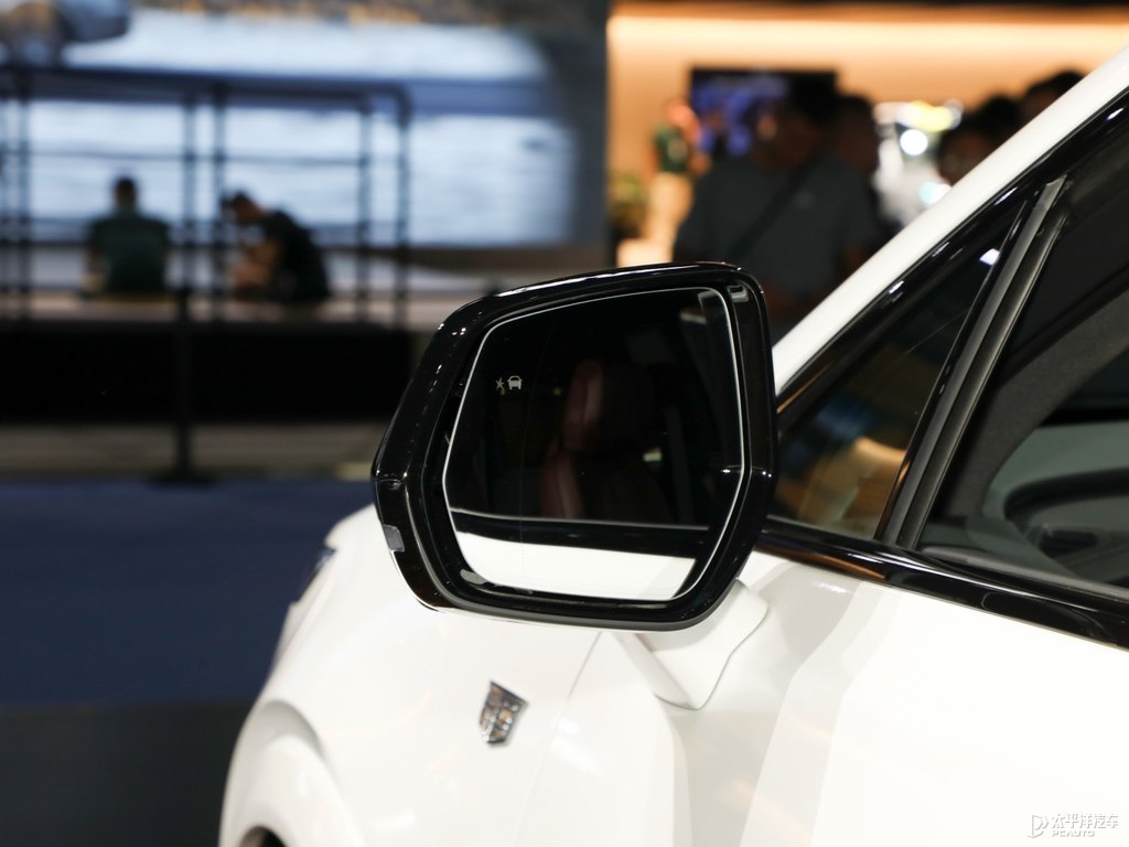 阿拉斯加白凱迪拉克XT5車身外觀圖片